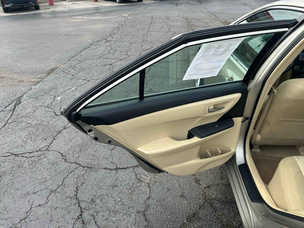 Toyota Camry 4dr Sdn I4 Auto XLE (Natl) 2015