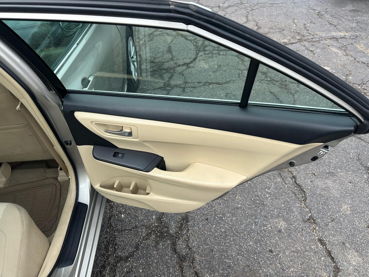 Toyota Camry 4dr Sdn I4 Auto XLE (Natl) 2015