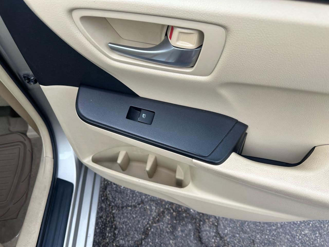 Toyota Camry 4dr Sdn I4 Auto XLE (Natl) 2015