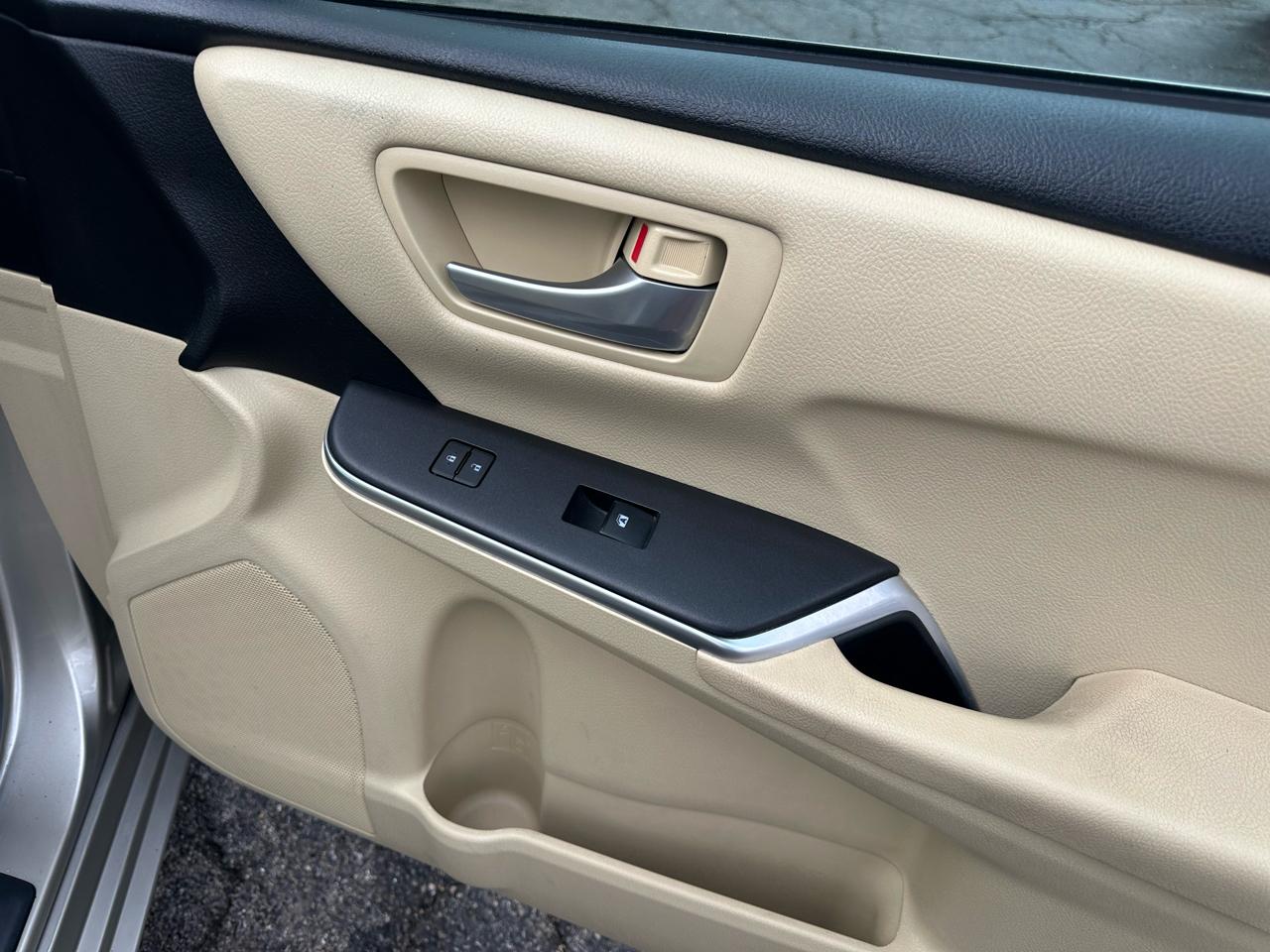 Toyota Camry 4dr Sdn I4 Auto XLE (Natl) 2015