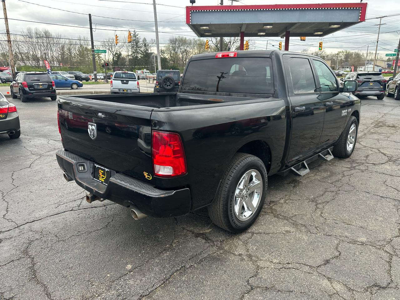 RAM 1500 2WD Crew Cab 140.5" Express 2014