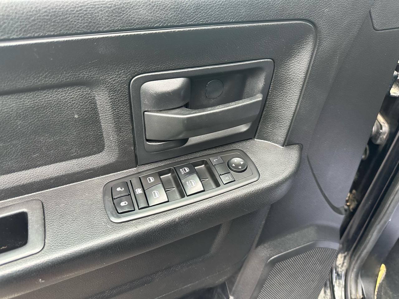 RAM 1500 2WD Crew Cab 140.5" Express 2014