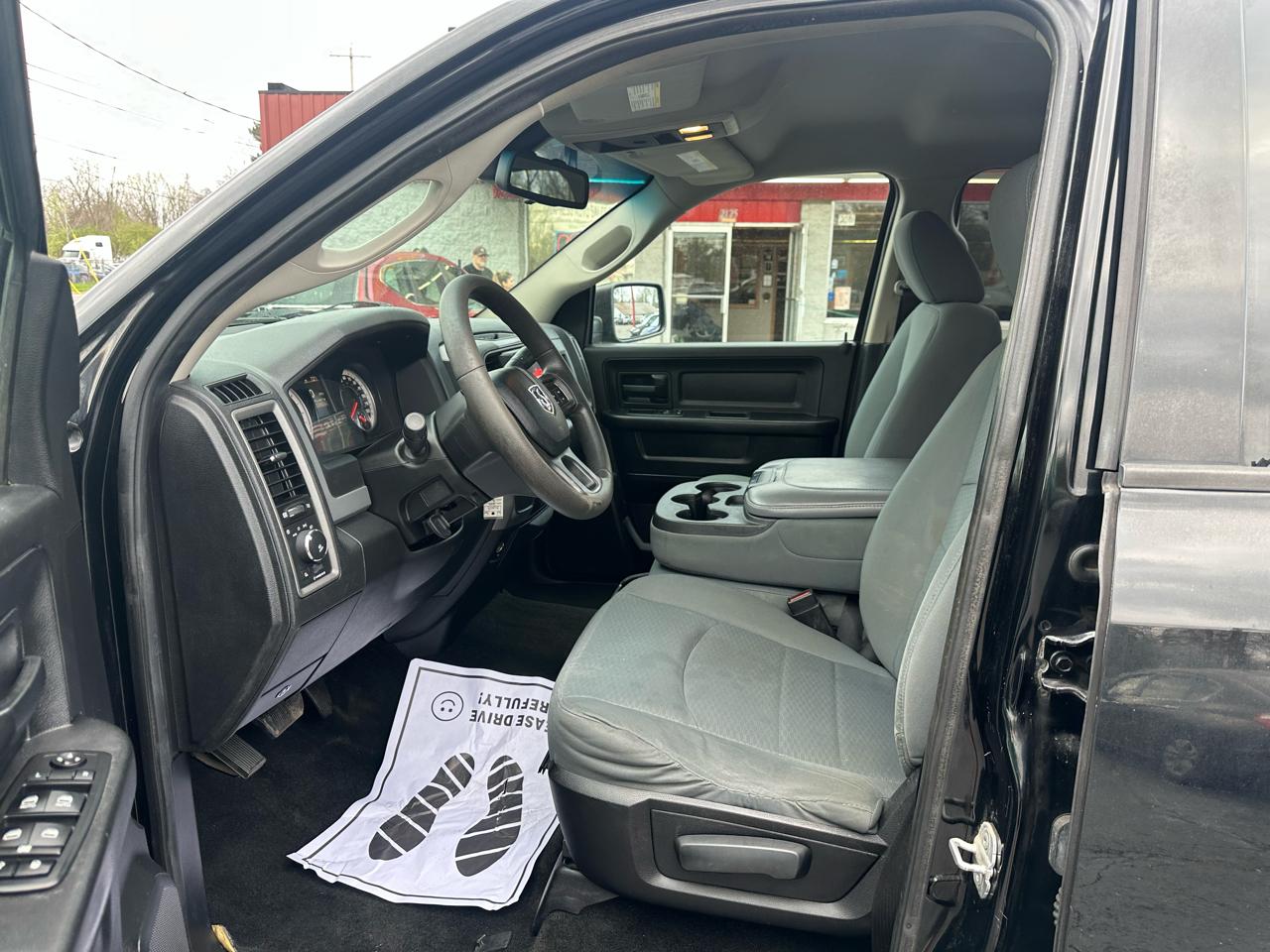 RAM 1500 2WD Crew Cab 140.5" Express 2014