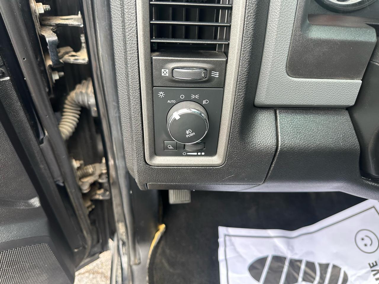 RAM 1500 2WD Crew Cab 140.5" Express 2014