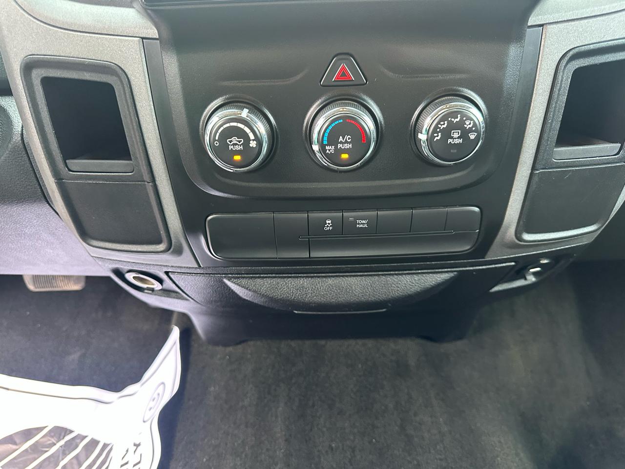 RAM 1500 2WD Crew Cab 140.5" Express 2014