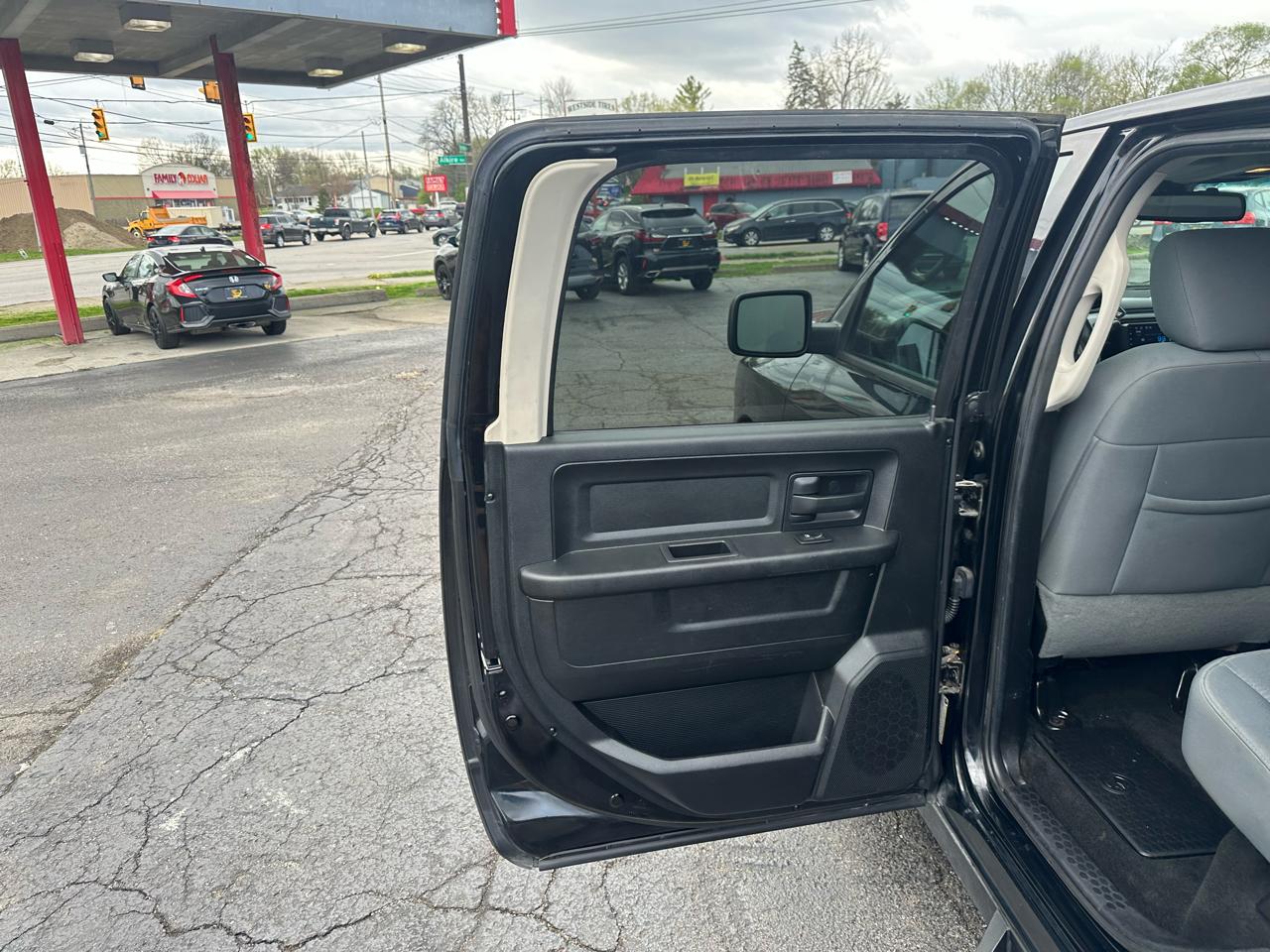 RAM 1500 2WD Crew Cab 140.5" Express 2014