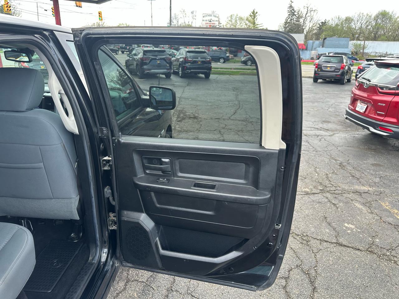 RAM 1500 2WD Crew Cab 140.5" Express 2014