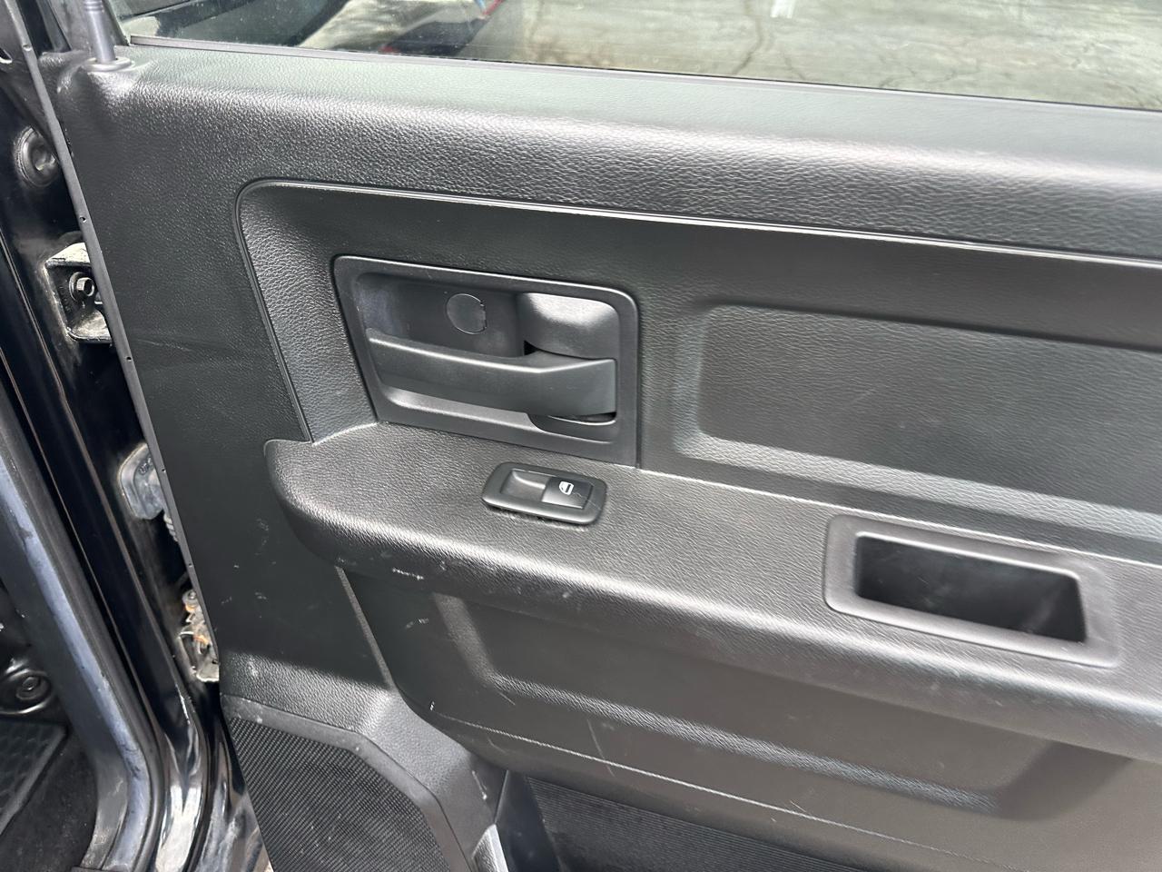 RAM 1500 2WD Crew Cab 140.5" Express 2014