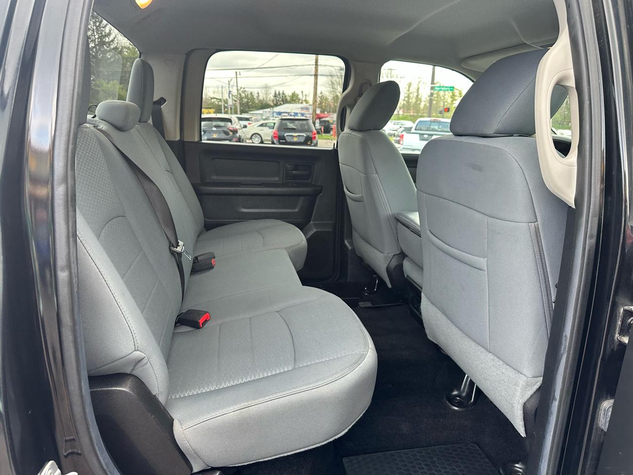 RAM 1500 2WD Crew Cab 140.5" Express 2014