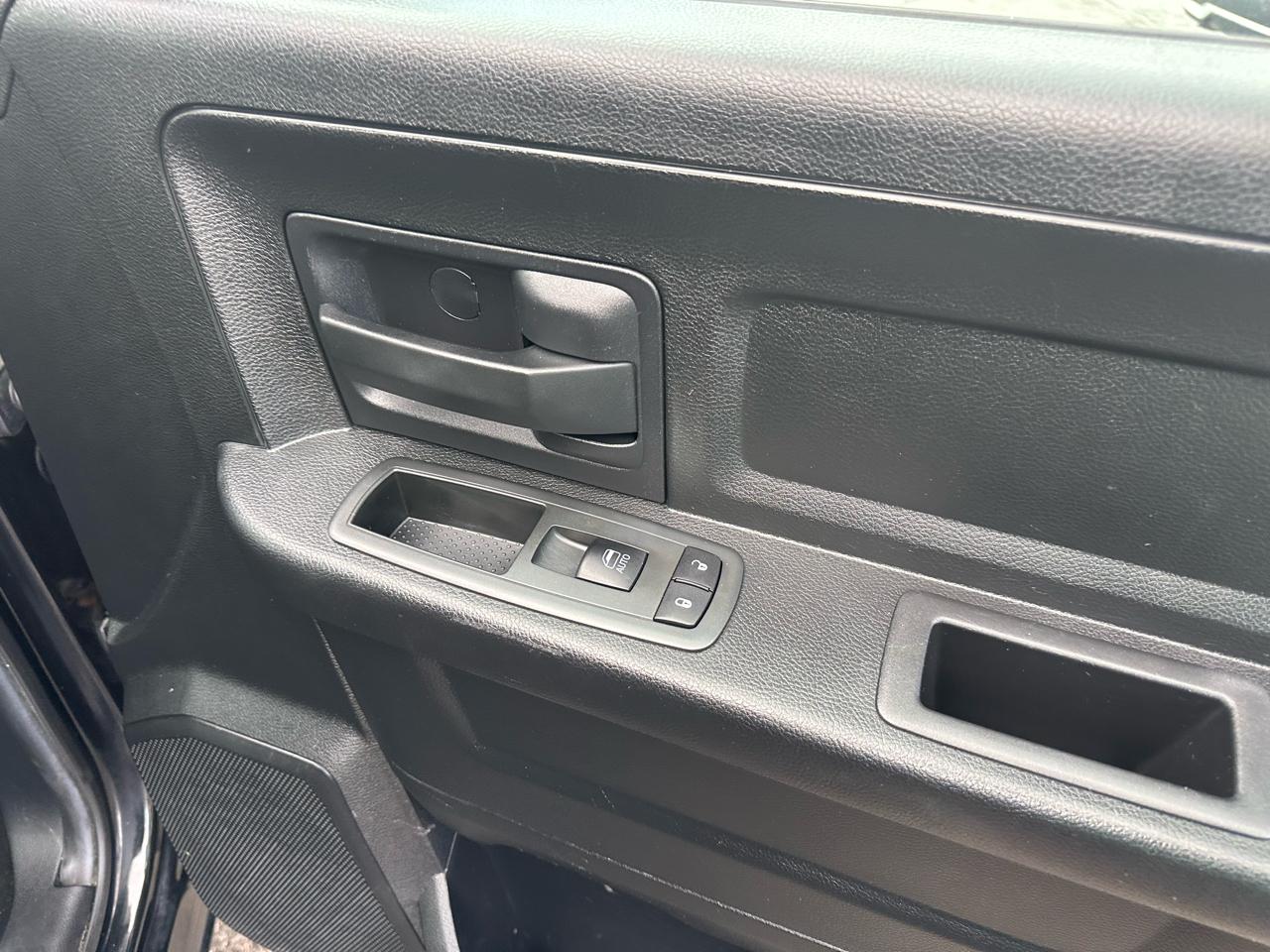 RAM 1500 2WD Crew Cab 140.5" Express 2014