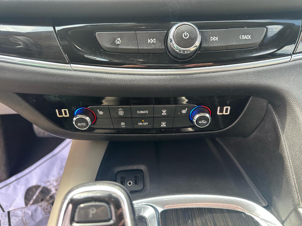 Buick Enclave FWD 4dr Essence 2019