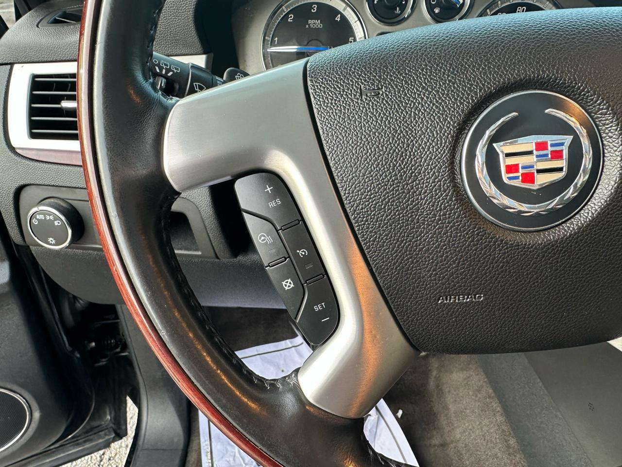 Cadillac Escalade ESV AWD 4dr 2009