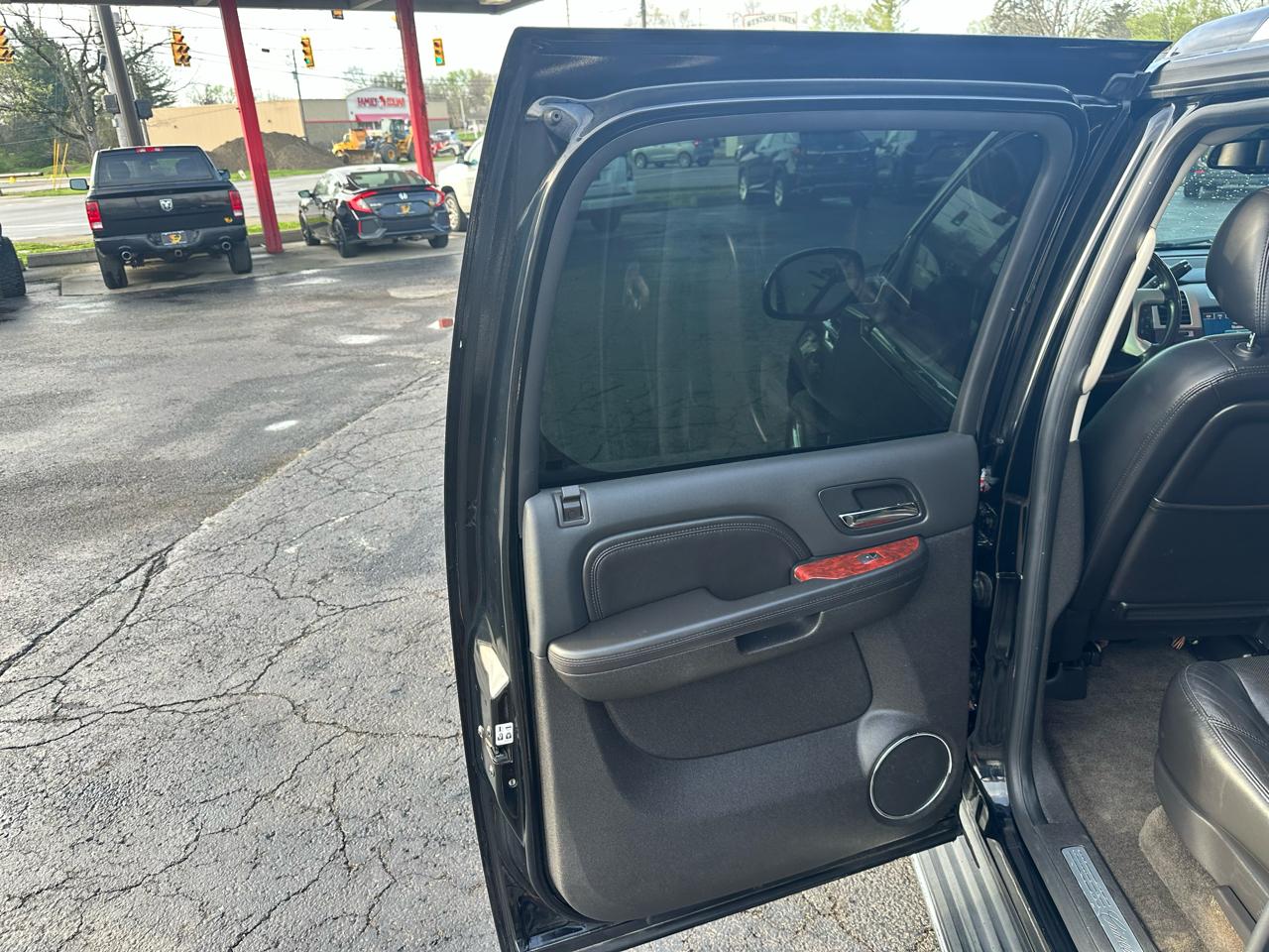 Cadillac Escalade ESV AWD 4dr 2009