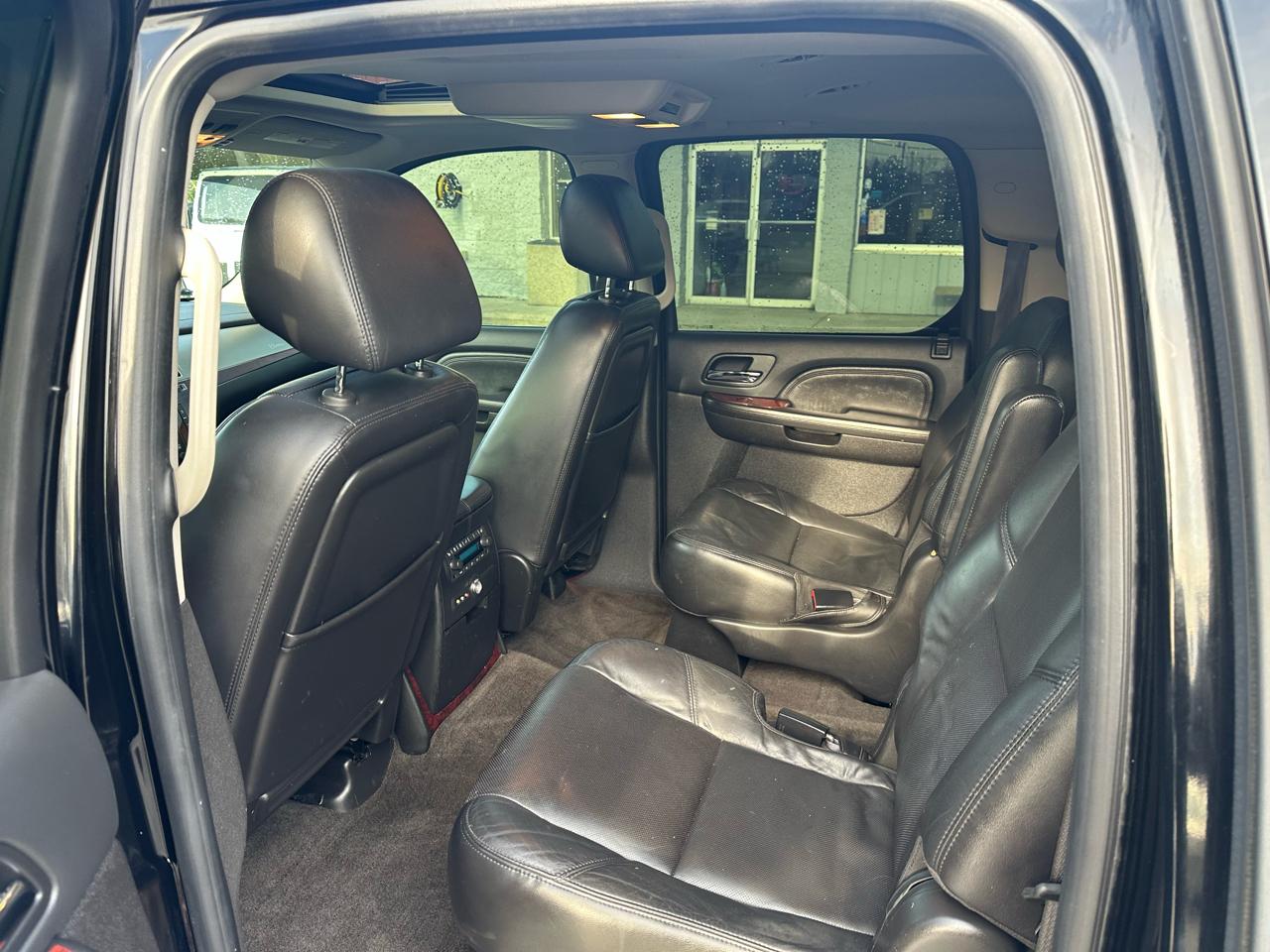 Cadillac Escalade ESV AWD 4dr 2009