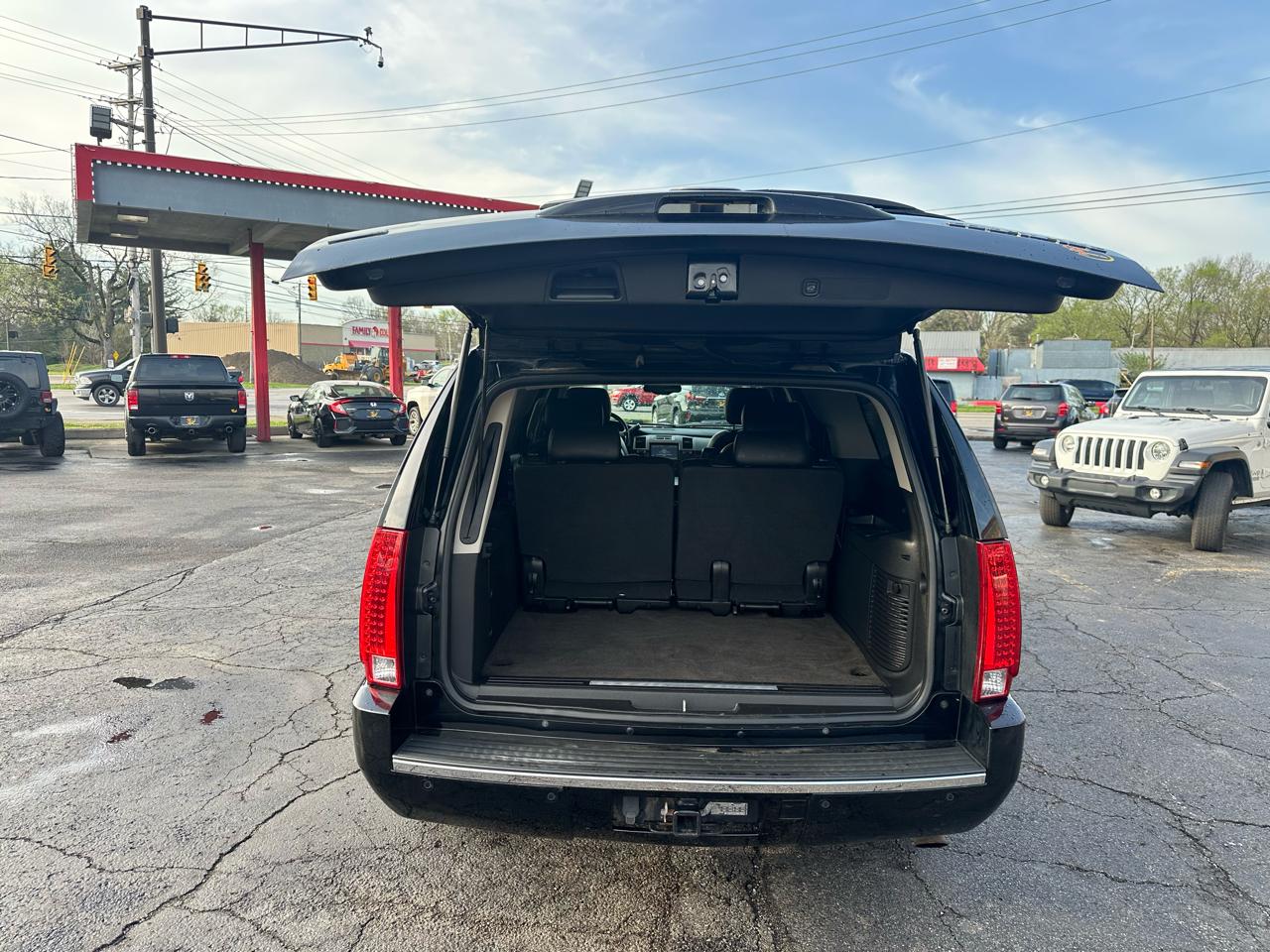 Cadillac Escalade ESV AWD 4dr 2009