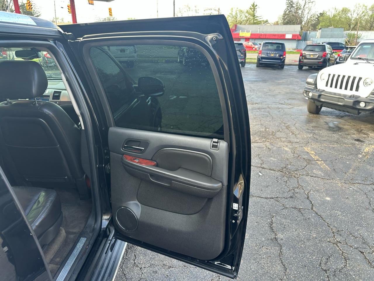 Cadillac Escalade ESV AWD 4dr 2009