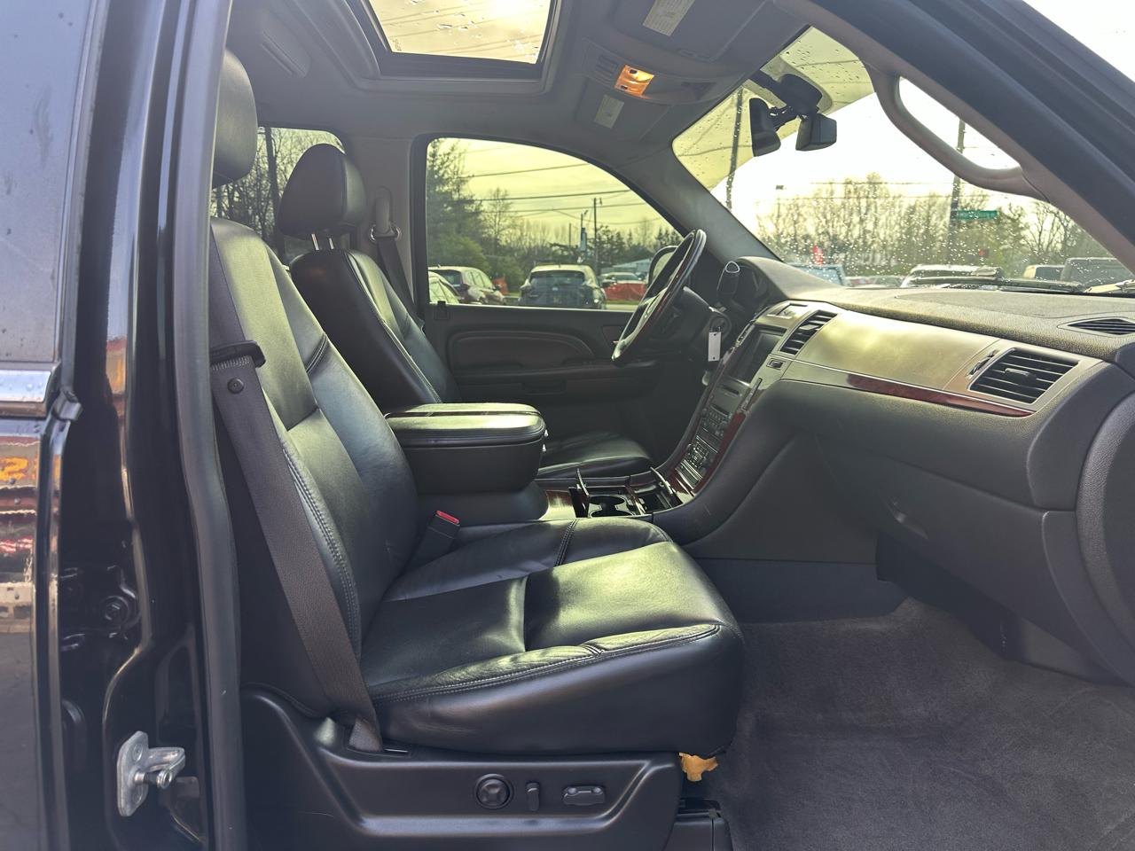 Cadillac Escalade ESV AWD 4dr 2009