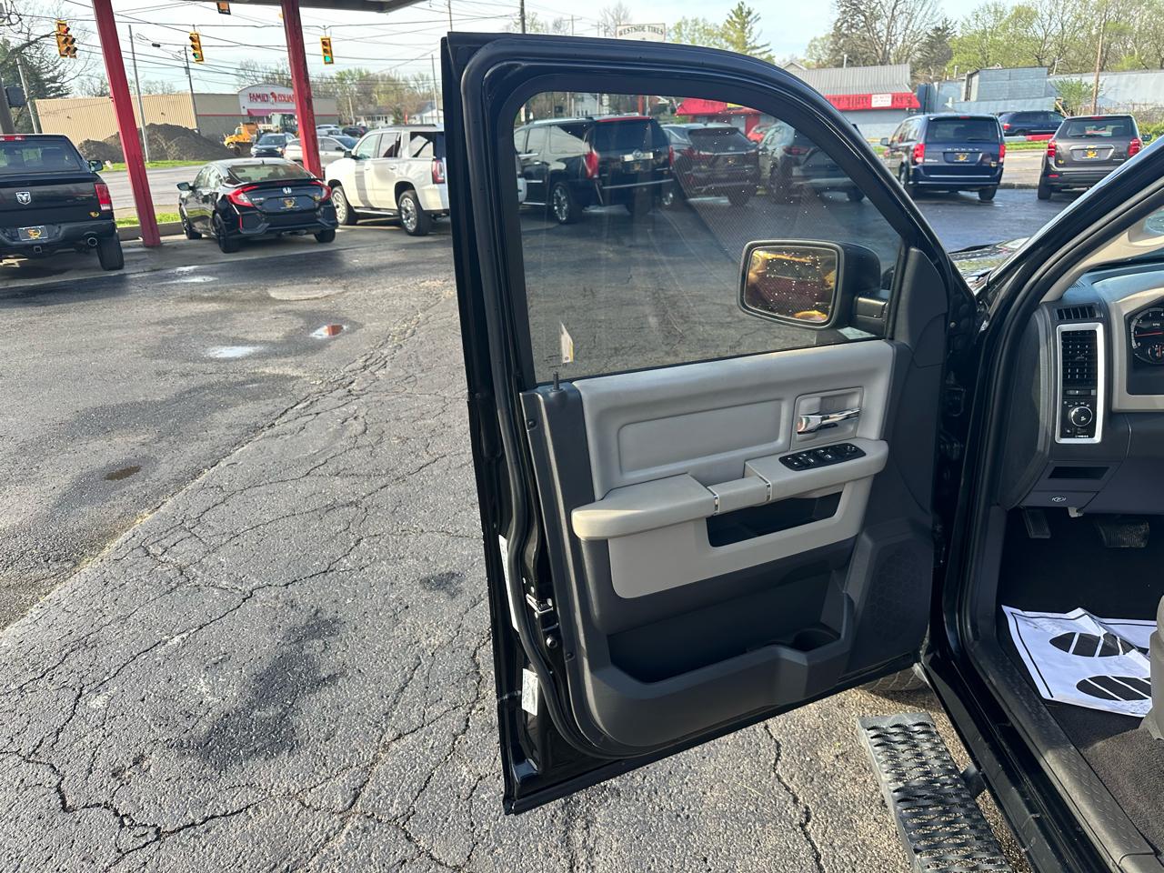 RAM 1500 4WD Quad Cab 140.5" Big Horn 2012