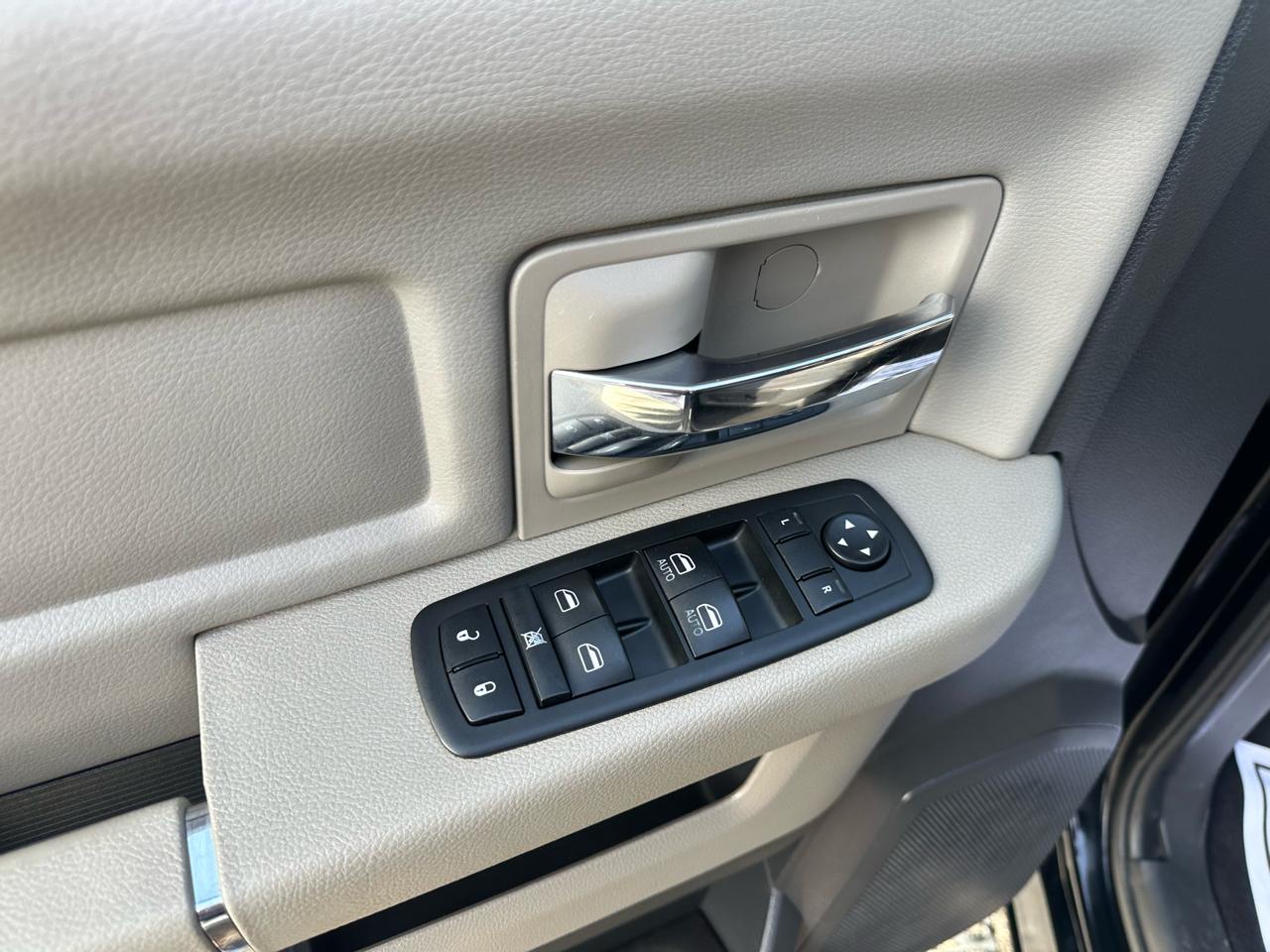 RAM 1500 4WD Quad Cab 140.5" Big Horn 2012