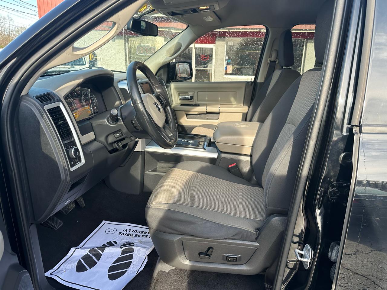 RAM 1500 4WD Quad Cab 140.5" Big Horn 2012