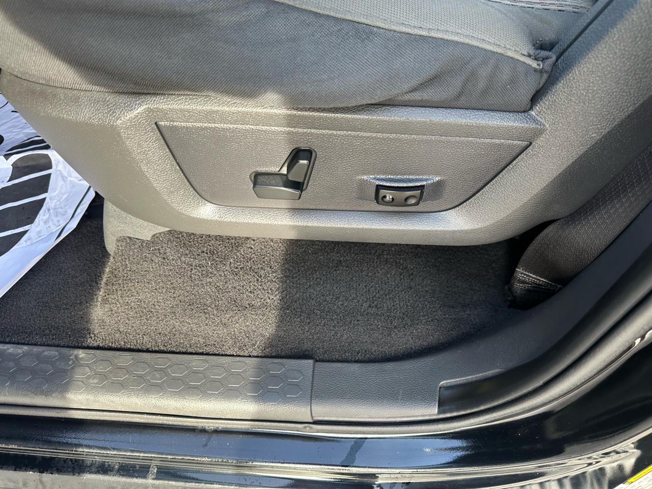 RAM 1500 4WD Quad Cab 140.5" Big Horn 2012