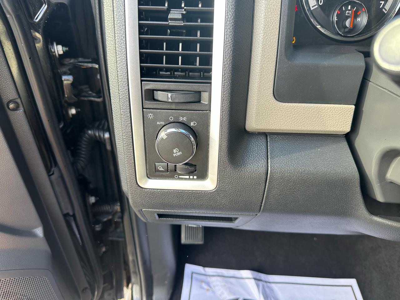 RAM 1500 4WD Quad Cab 140.5" Big Horn 2012