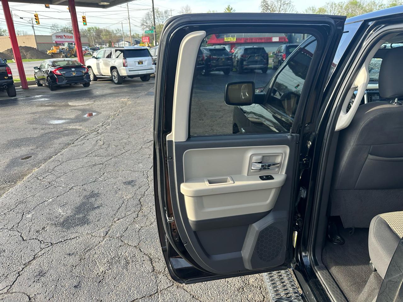 RAM 1500 4WD Quad Cab 140.5" Big Horn 2012