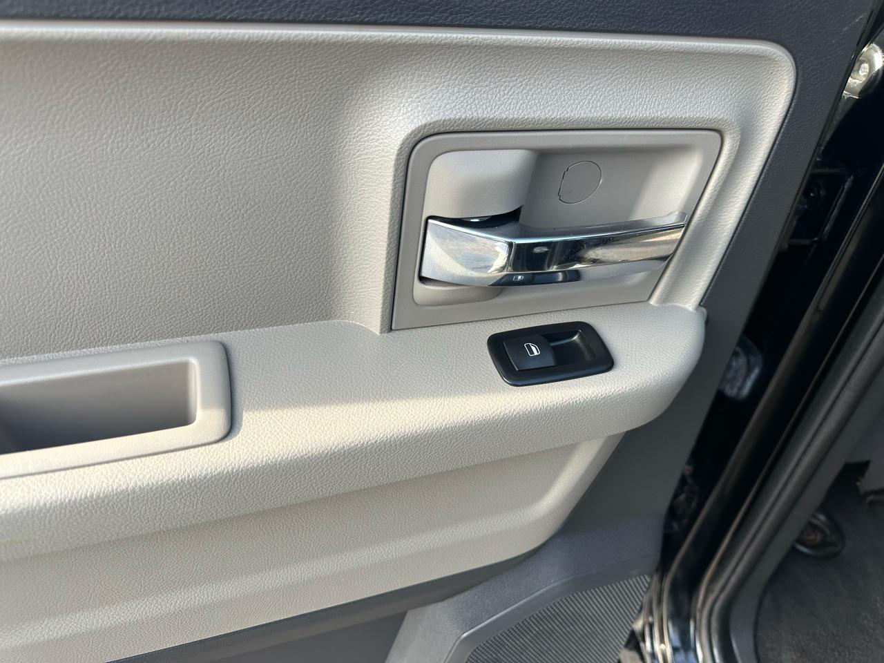 RAM 1500 4WD Quad Cab 140.5" Big Horn 2012