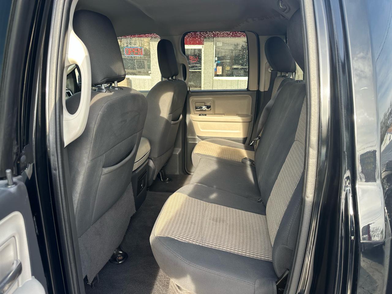 RAM 1500 4WD Quad Cab 140.5" Big Horn 2012