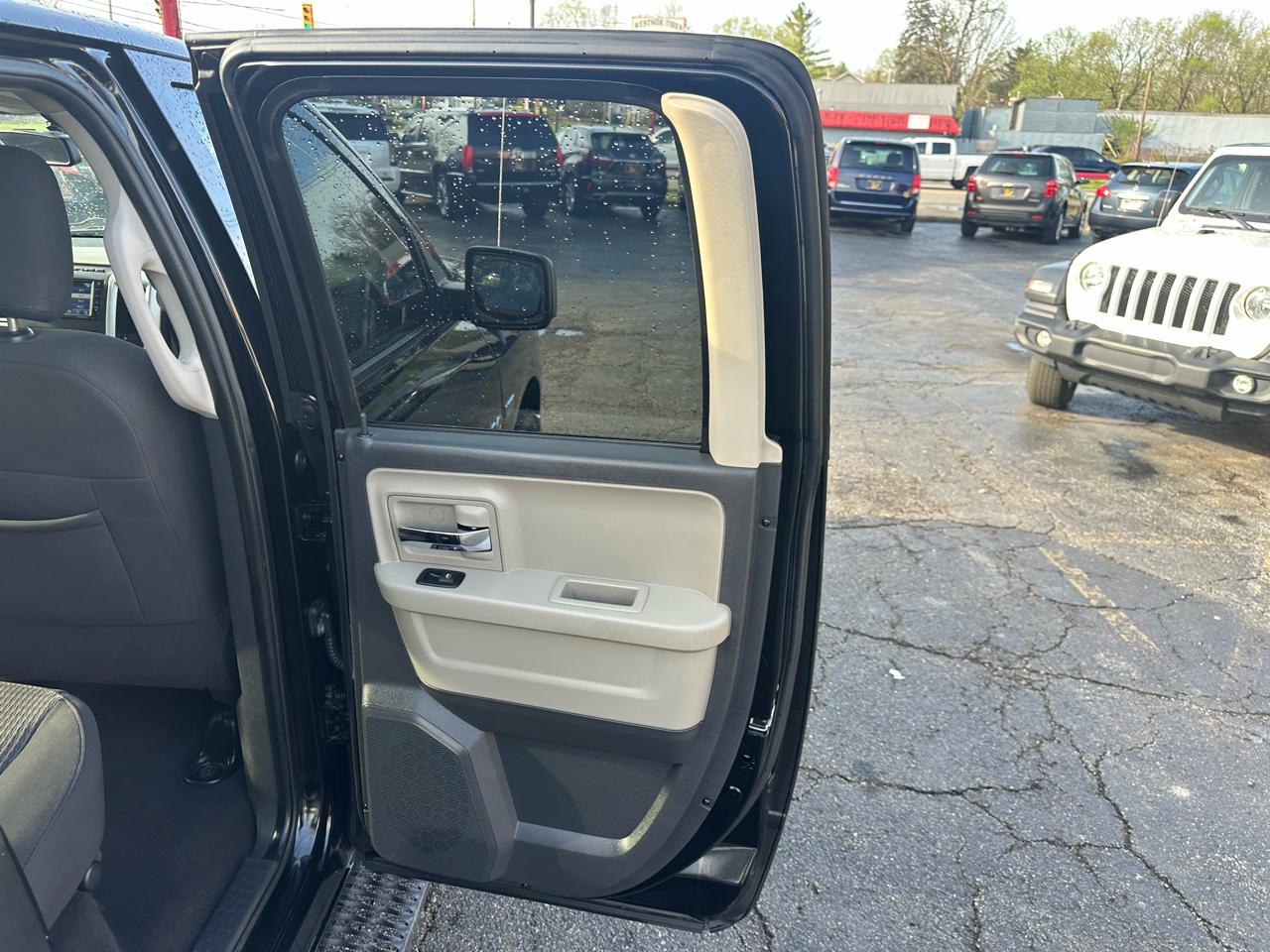 RAM 1500 4WD Quad Cab 140.5" Big Horn 2012