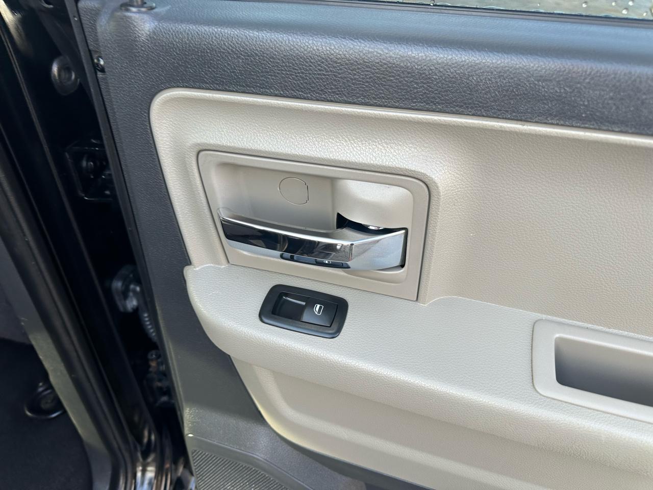 RAM 1500 4WD Quad Cab 140.5" Big Horn 2012