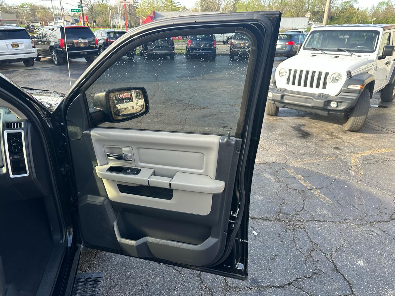 RAM 1500 4WD Quad Cab 140.5" Big Horn 2012