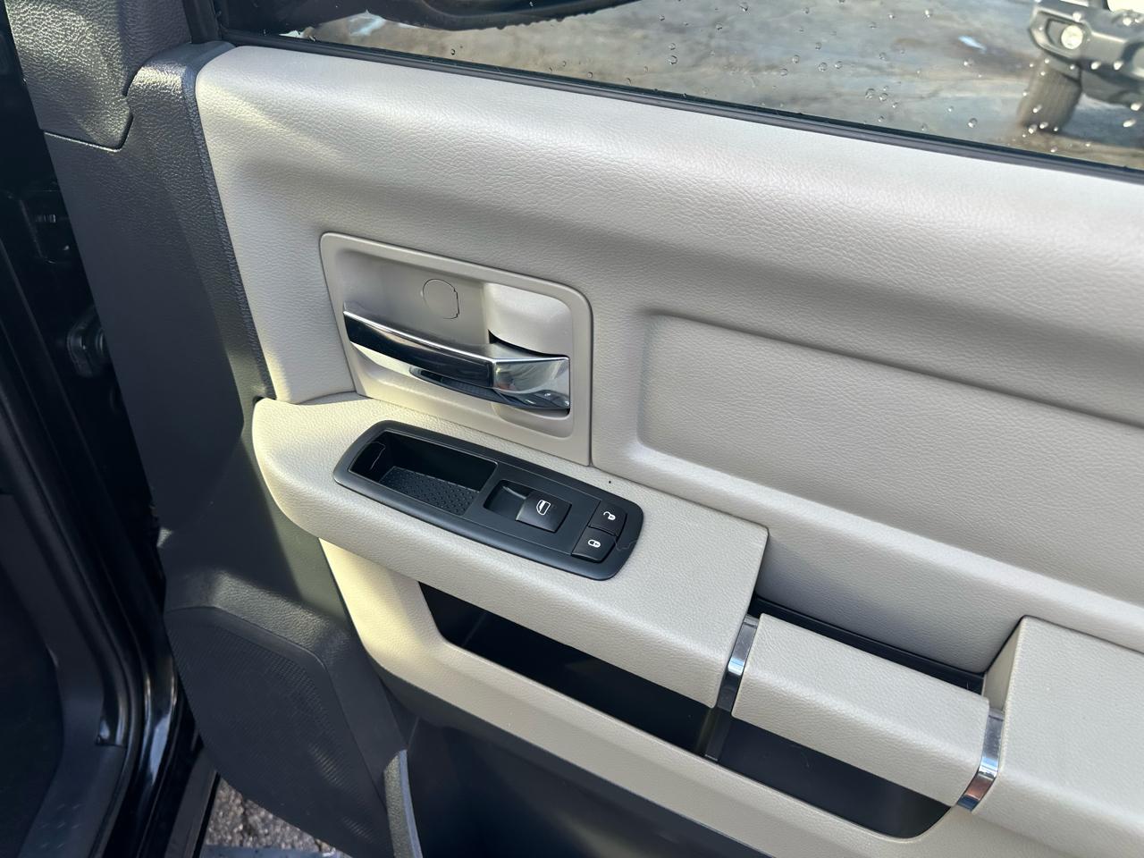 RAM 1500 4WD Quad Cab 140.5" Big Horn 2012