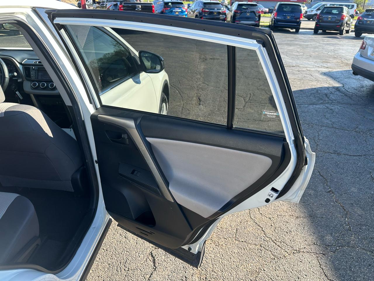 Toyota RAV4 FWD 4dr LE (Natl) 2014