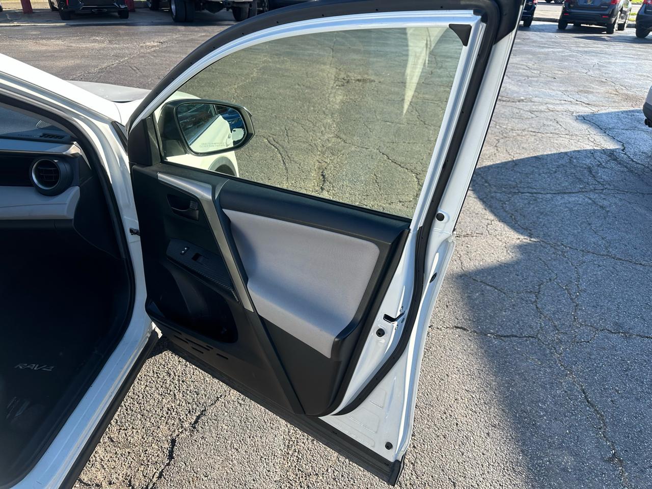 Toyota RAV4 FWD 4dr LE (Natl) 2014