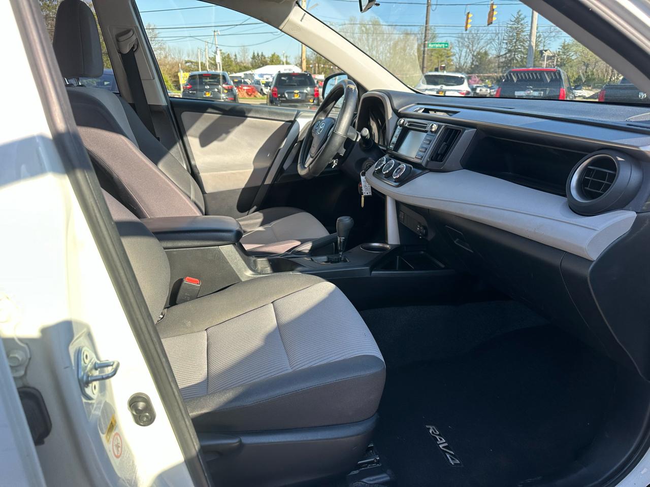 Toyota RAV4 FWD 4dr LE (Natl) 2014