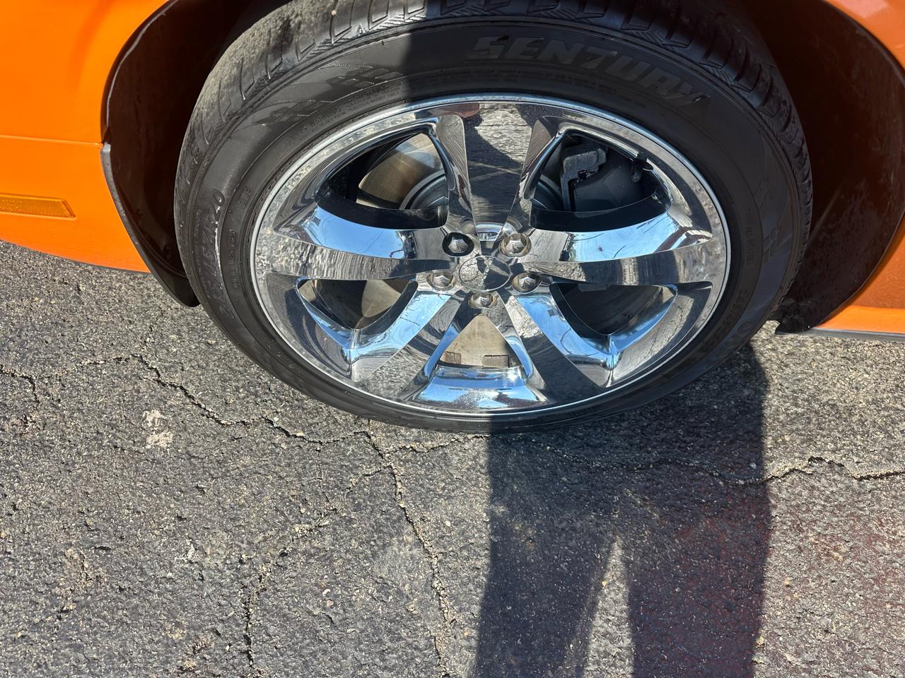 Dodge Challenger 2dr Cpe SXT Plus 2014