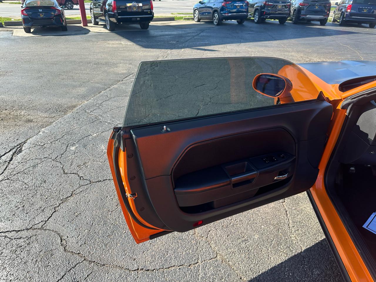 Dodge Challenger 2dr Cpe SXT Plus 2014