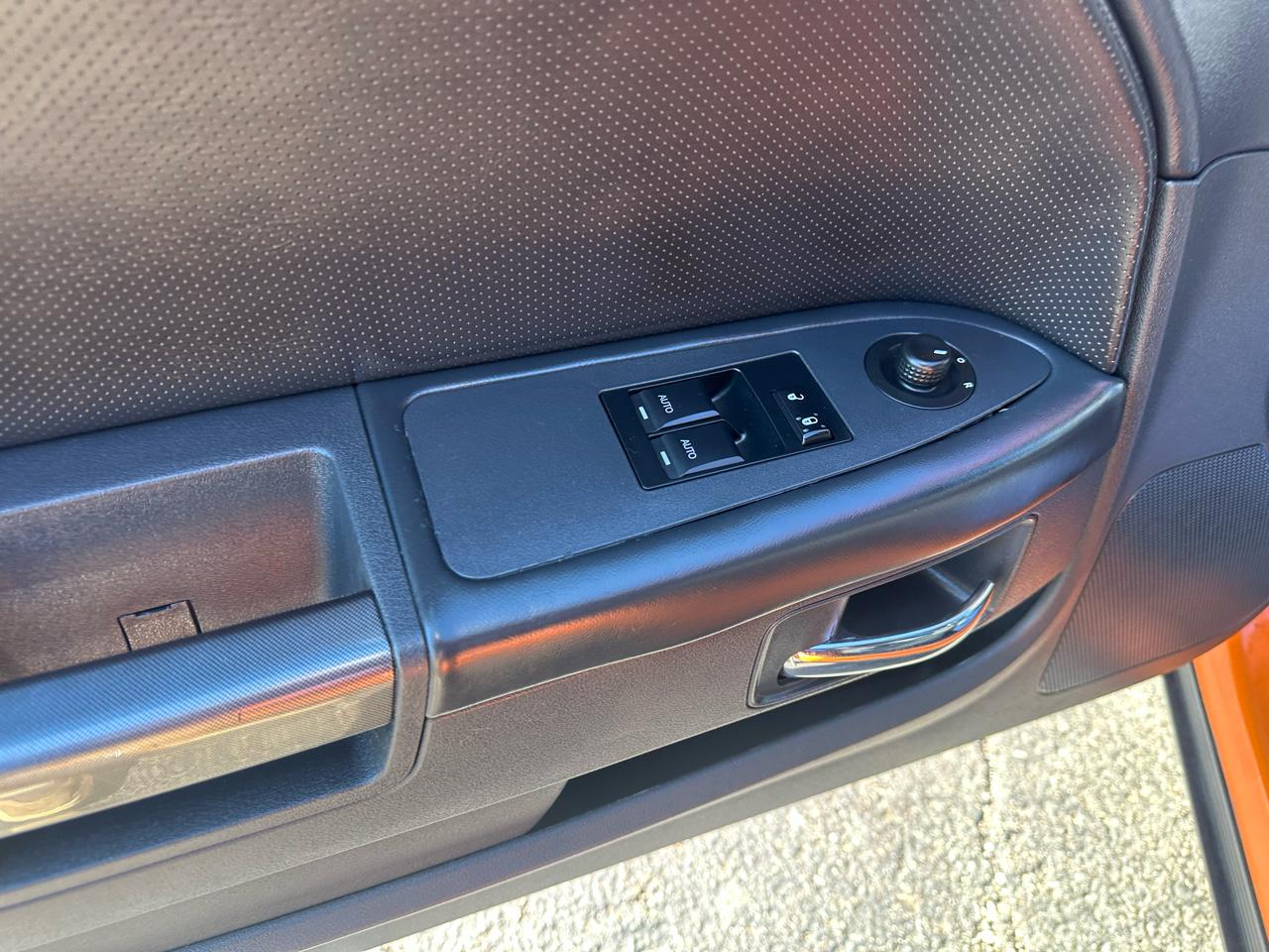 Dodge Challenger 2dr Cpe SXT Plus 2014