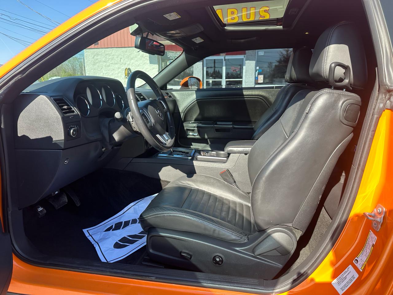 Dodge Challenger 2dr Cpe SXT Plus 2014