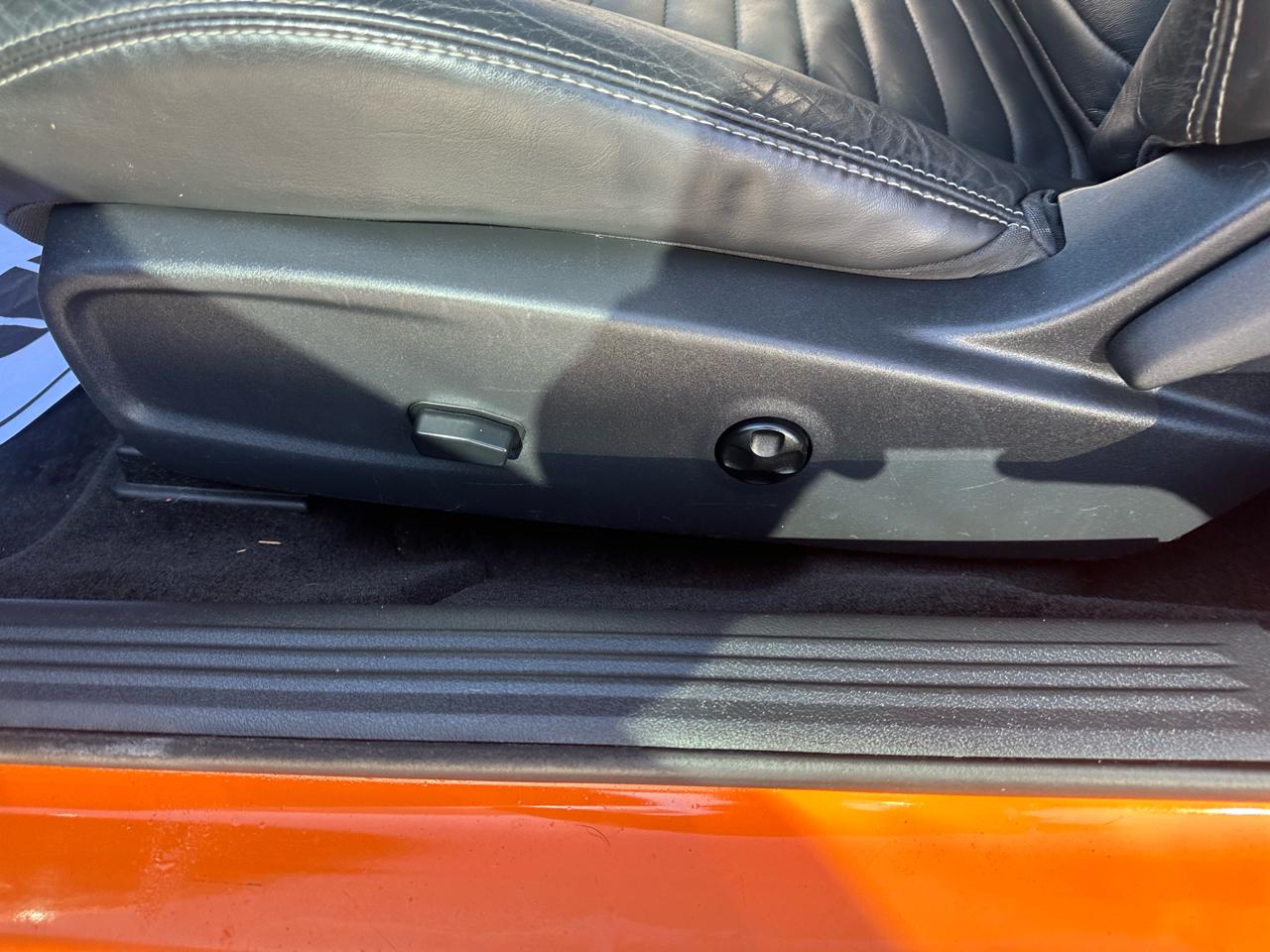 Dodge Challenger 2dr Cpe SXT Plus 2014