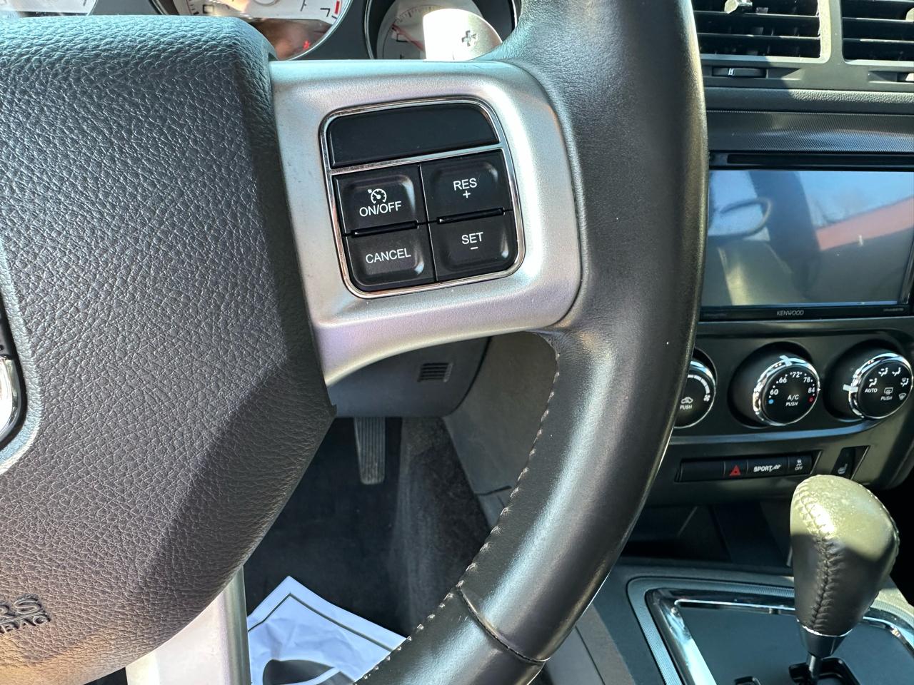 Dodge Challenger 2dr Cpe SXT Plus 2014