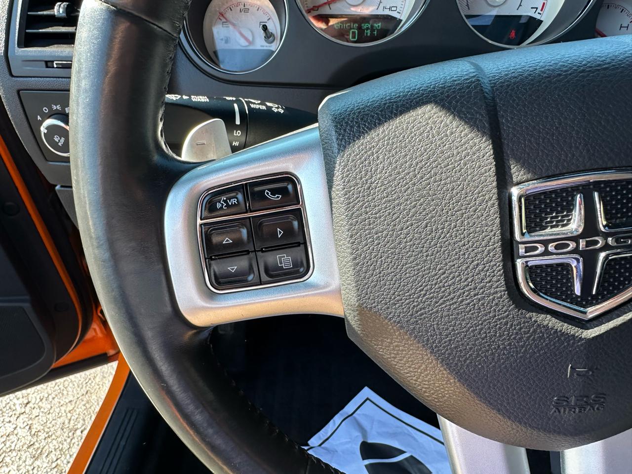 Dodge Challenger 2dr Cpe SXT Plus 2014