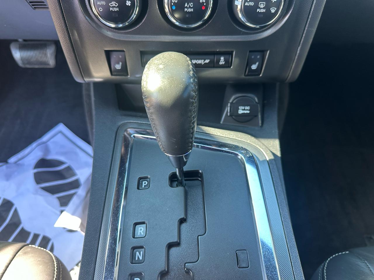 Dodge Challenger 2dr Cpe SXT Plus 2014