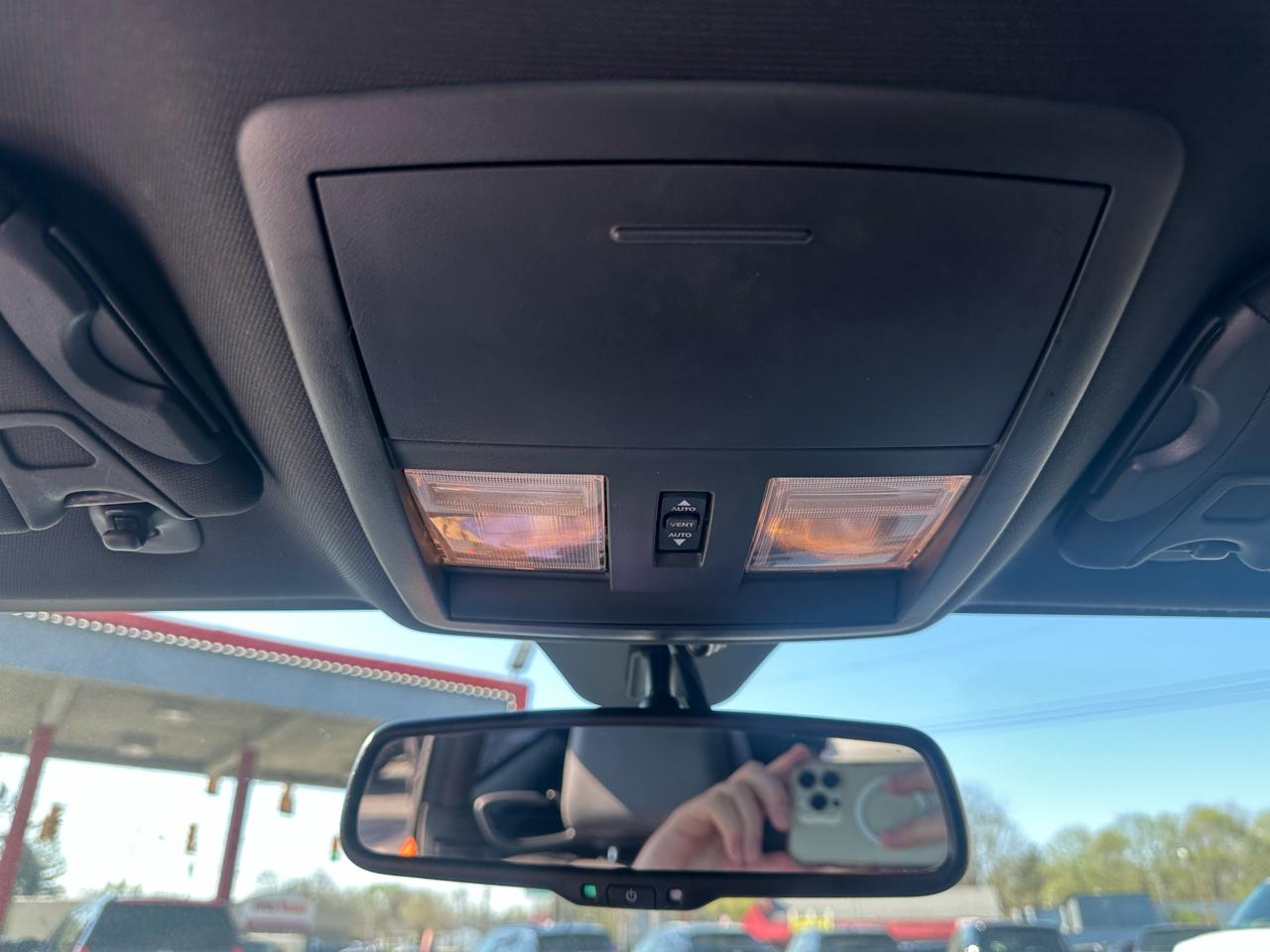 Dodge Challenger 2dr Cpe SXT Plus 2014