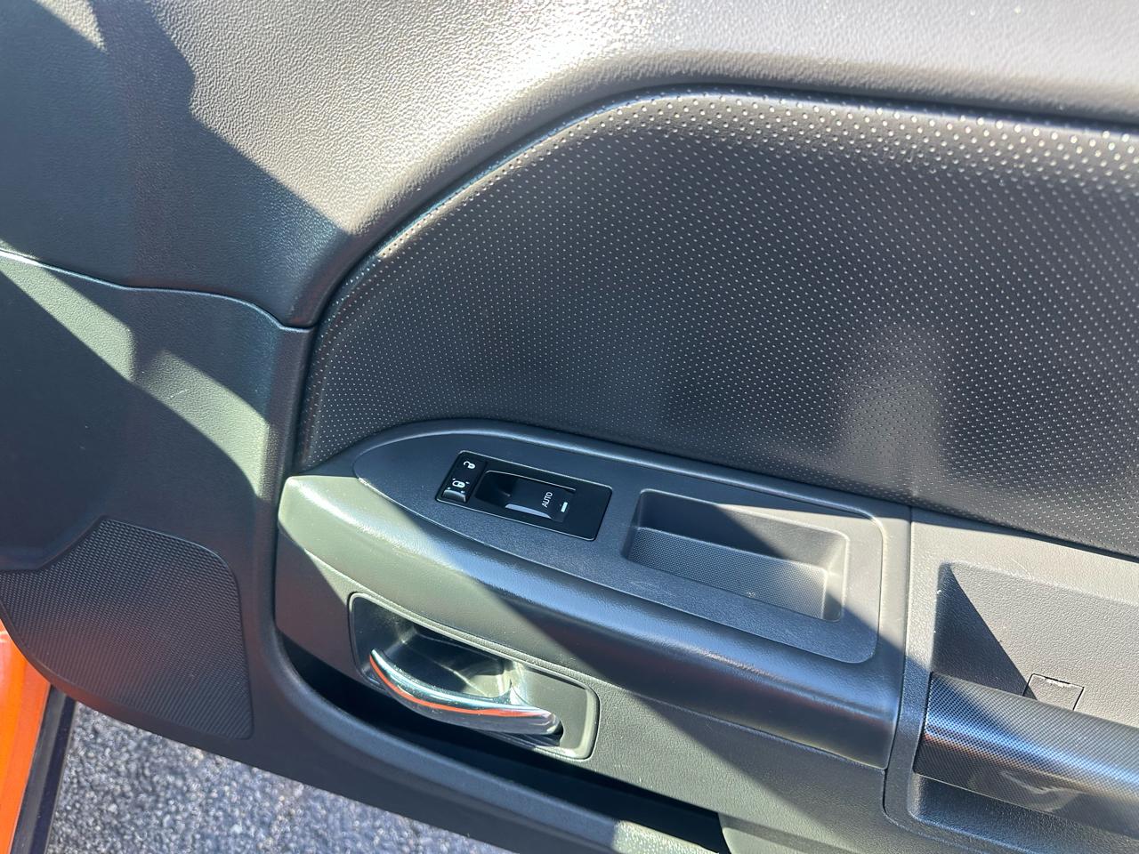 Dodge Challenger 2dr Cpe SXT Plus 2014