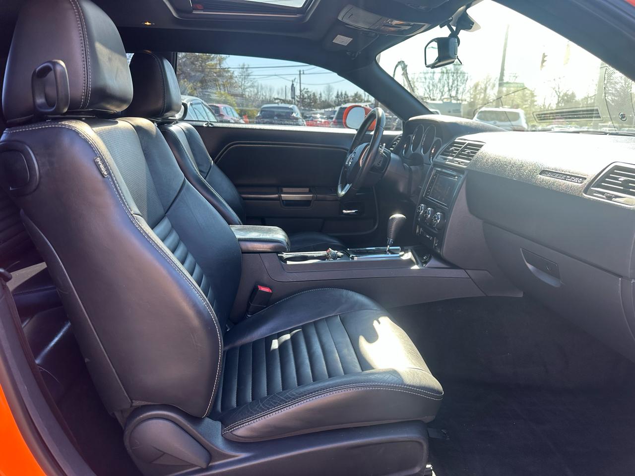 Dodge Challenger 2dr Cpe SXT Plus 2014