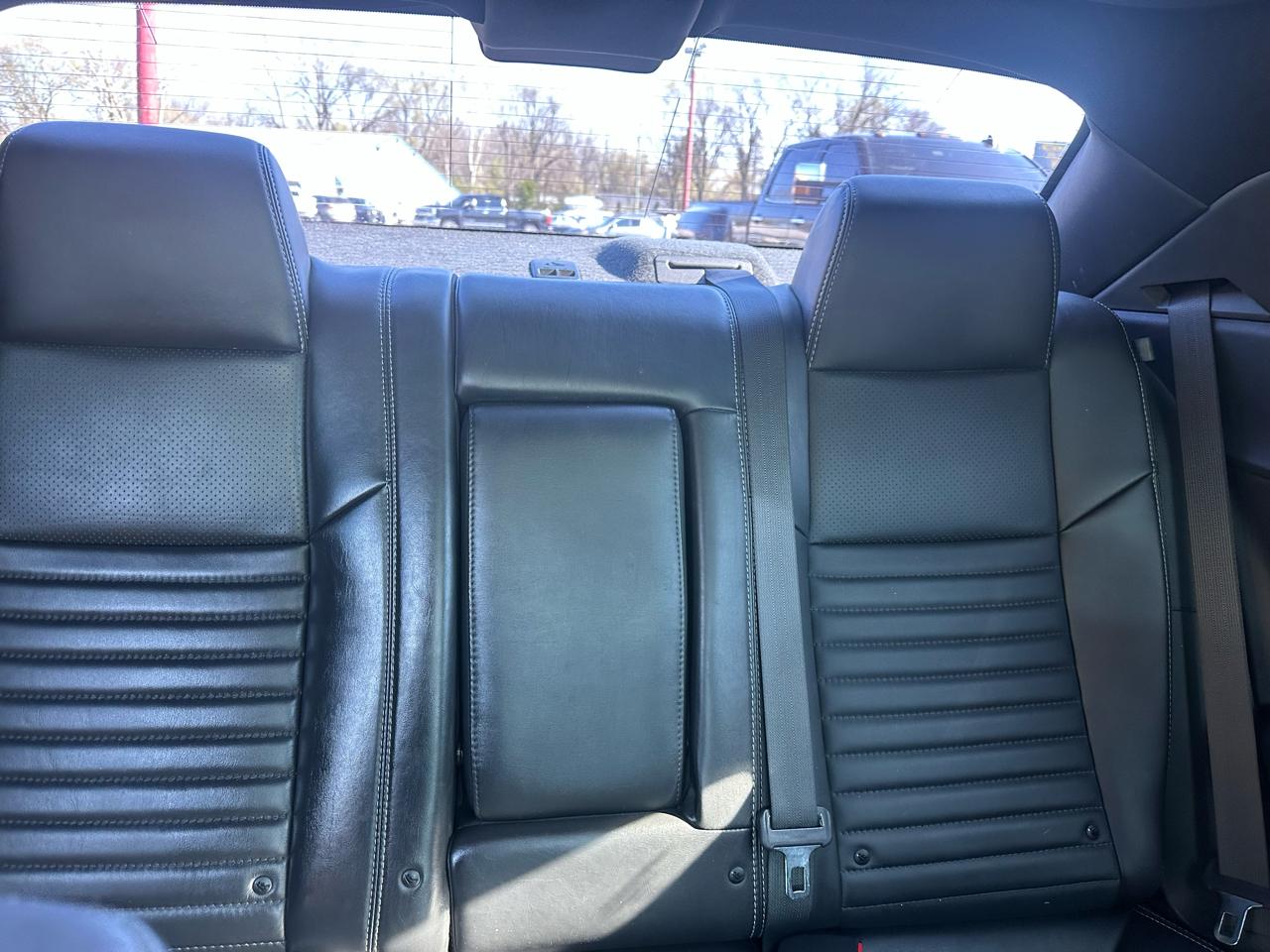 Dodge Challenger 2dr Cpe SXT Plus 2014