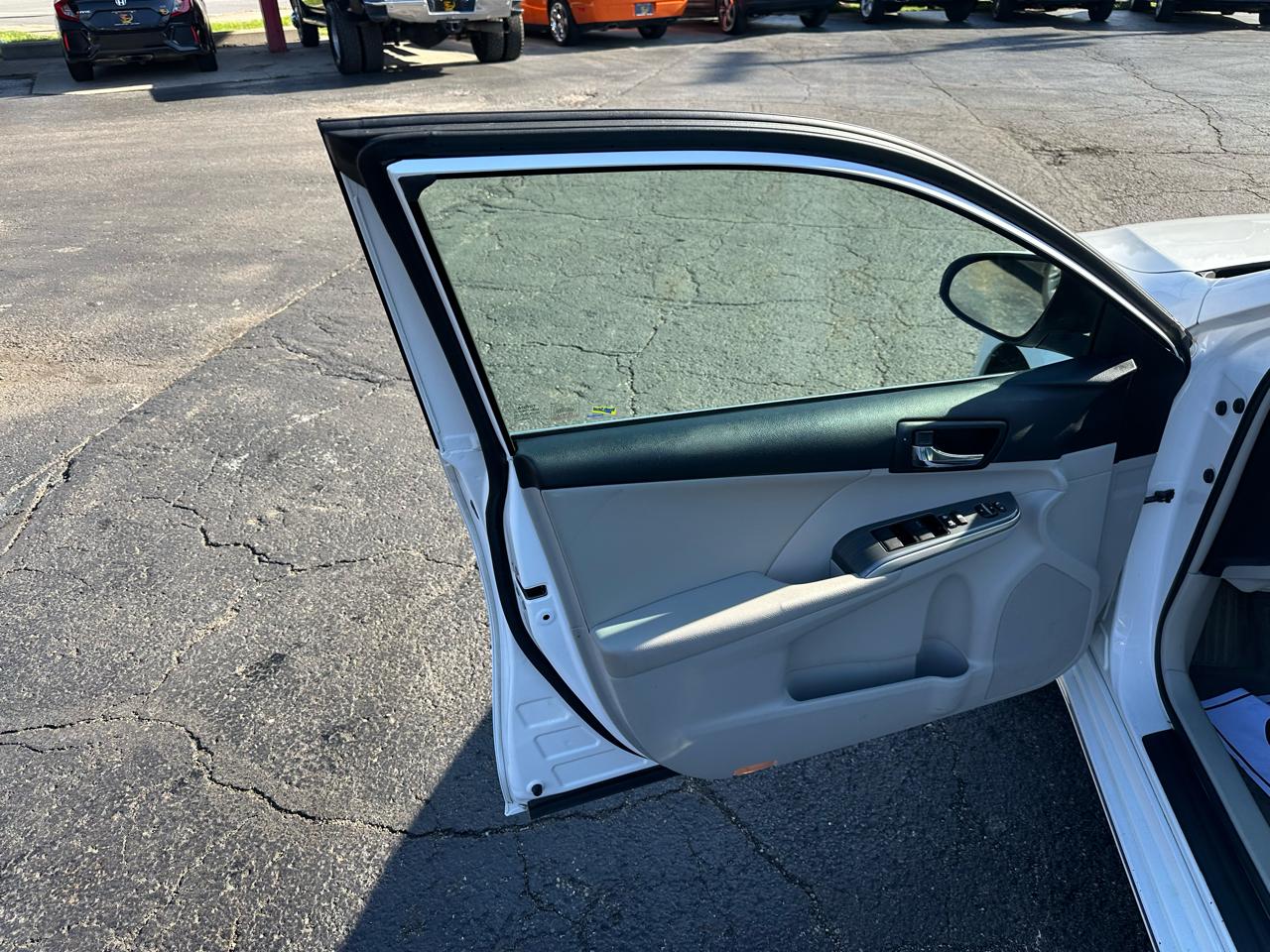 Toyota Camry Hybrid 4dr Sdn XLE (Natl) 2012