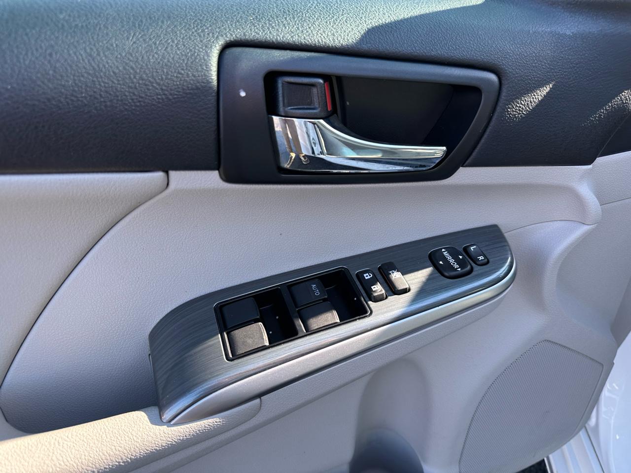 Toyota Camry Hybrid 4dr Sdn XLE (Natl) 2012